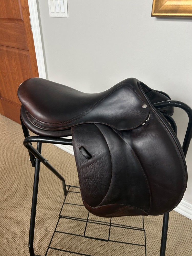 Hunter/Jumper saddle