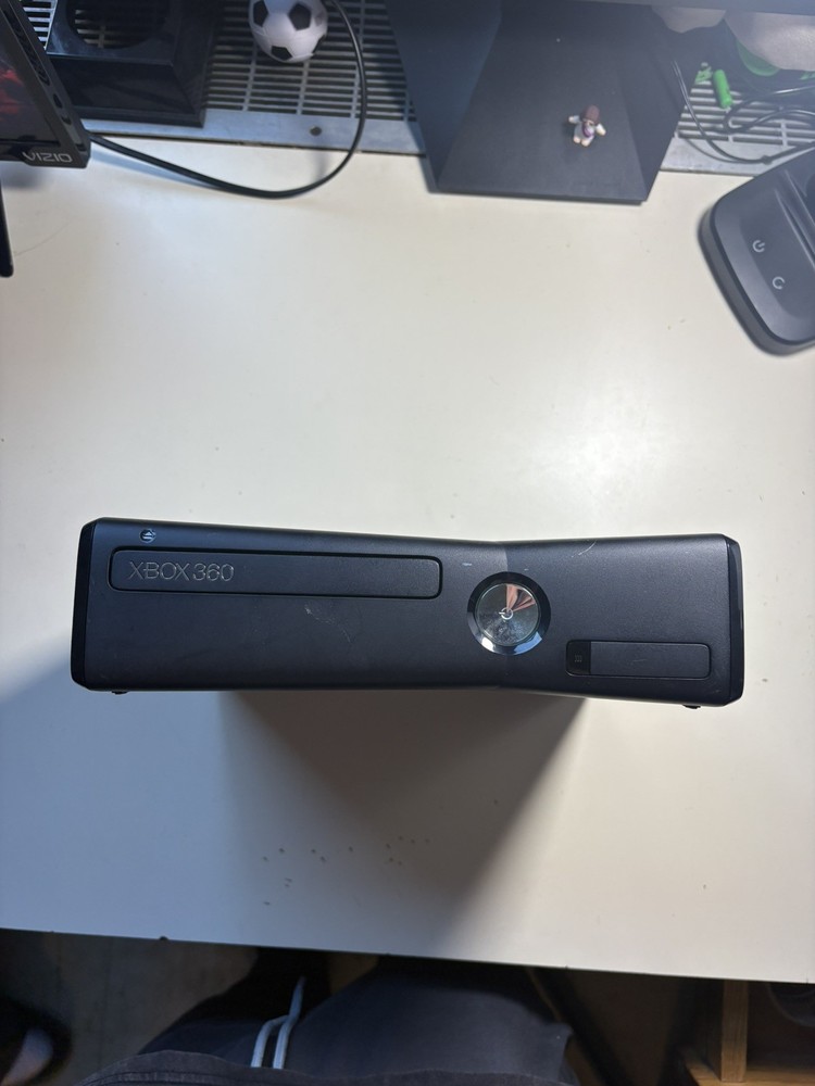 XBox 360 Slim Bundle 4GB, 5 Games, & Cables TESTED! With 1 Controller!