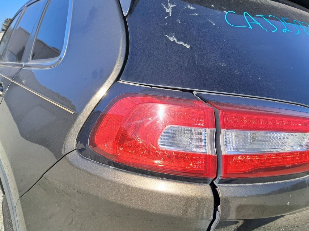 CHEROKEE 2015 Glove Box 4863443