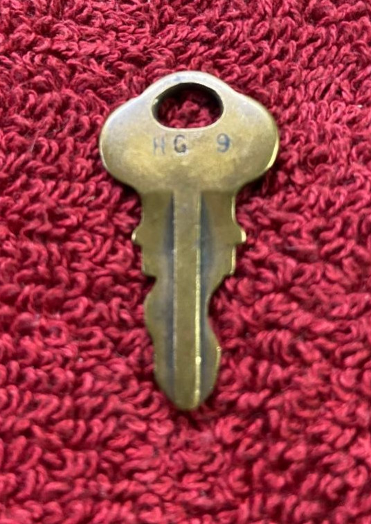 Vintage Unbranded Key Coded HG 9 B27-7