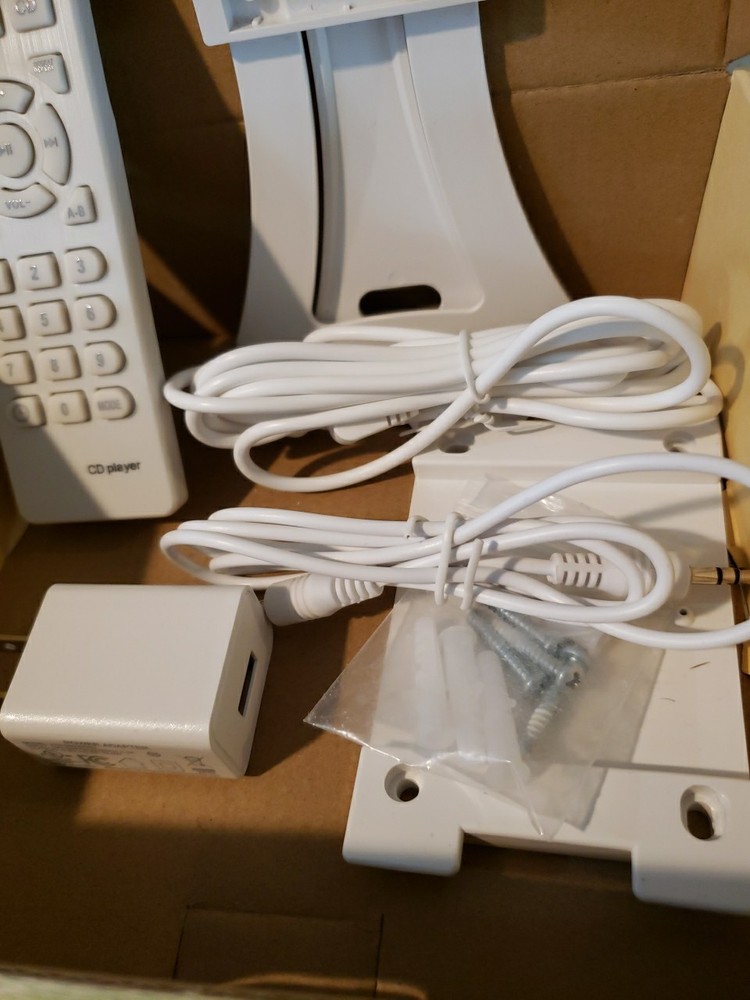 Bluetooth Player Wall Mountable Or Desktop White With Remote