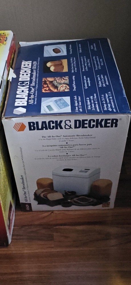 BLACK+DECKER B1650 Bread Machine White Rapid Bake Timer Crust Control Automatic