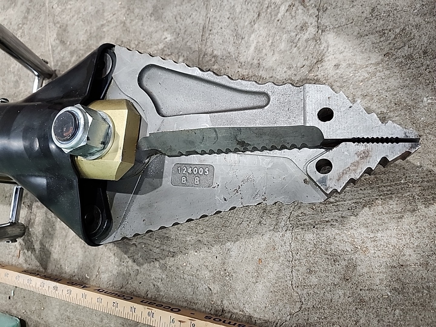 Hurst Hydraulic Jaws of Life Combi Tool Spreader / Cutter w/ Quick Connect Used