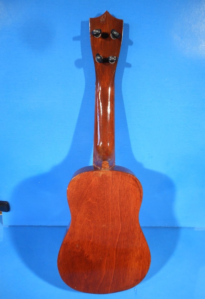 THE HAWAIIAN UKULELE SOPRANO NICE CONDITION!