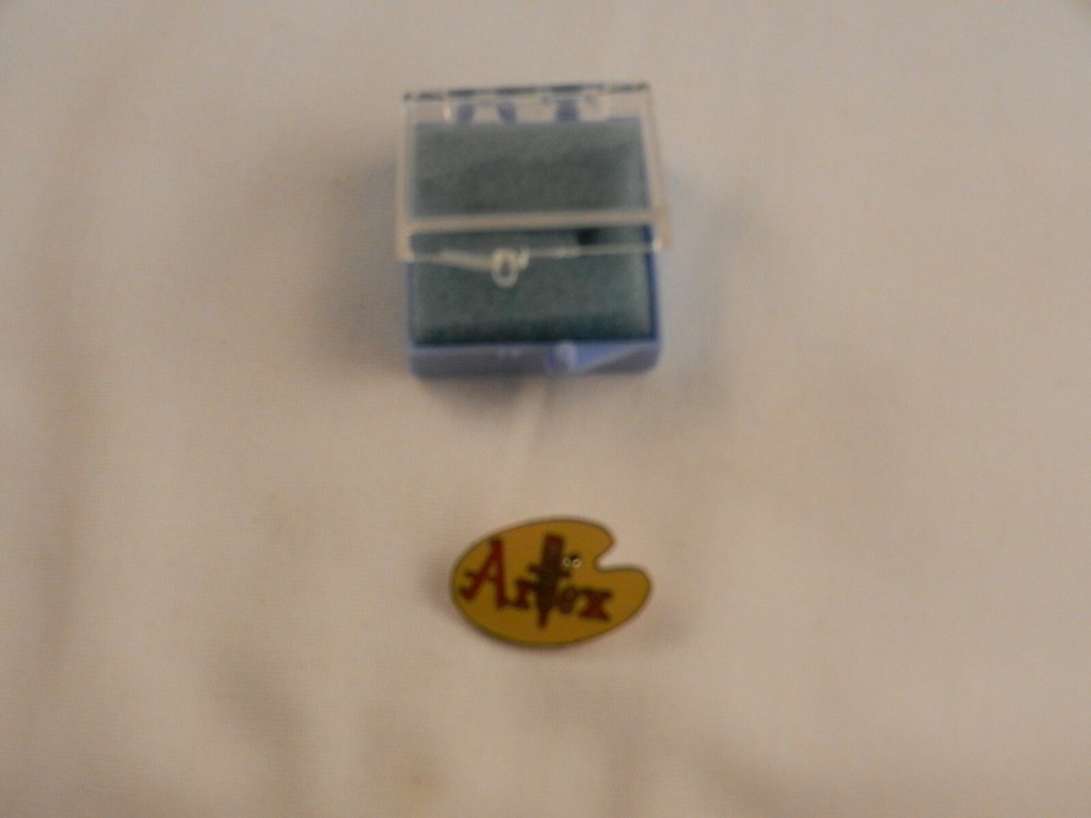 ARTEX VINTAGE LABEL PIN "NEW"