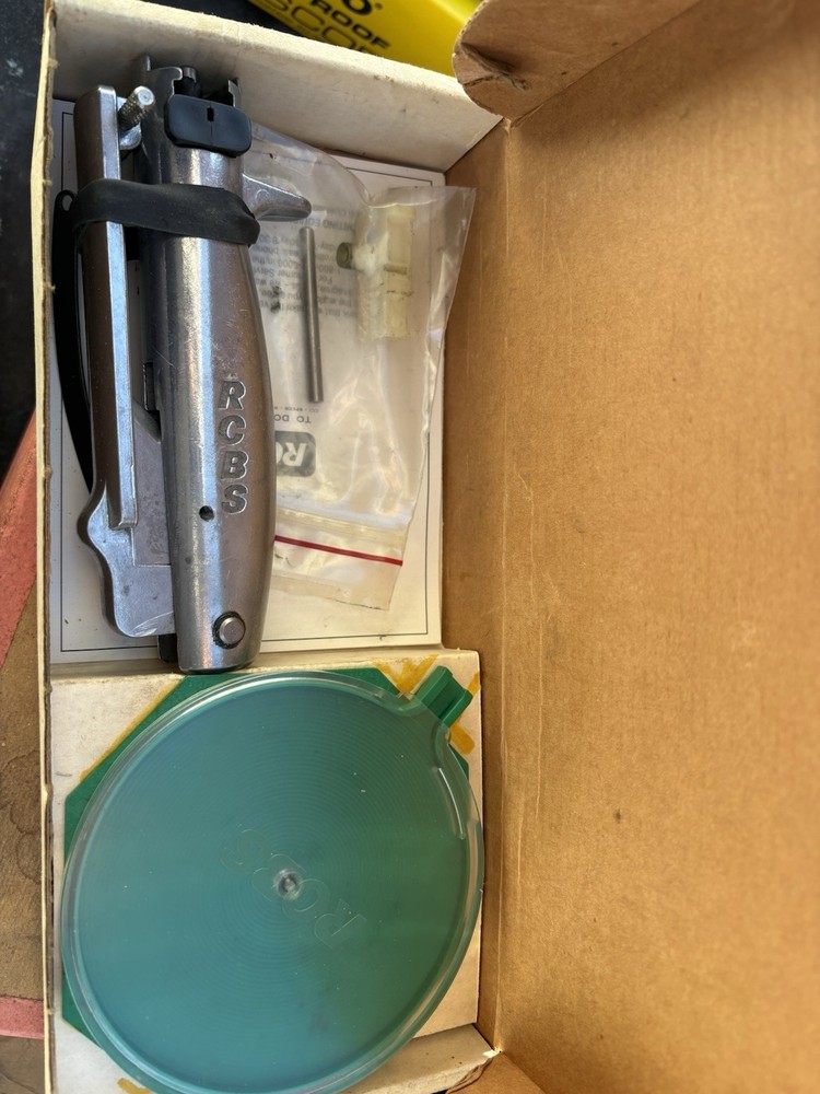 This is an RCBS Universal Hand Priming Tool
