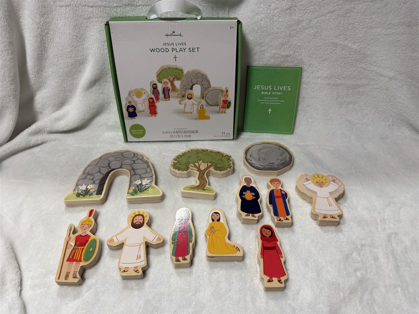 HALLMARK JESUS LIVES WOOD PLAY SET 11 PIECE WITH BIBLE STORY BOOKLET