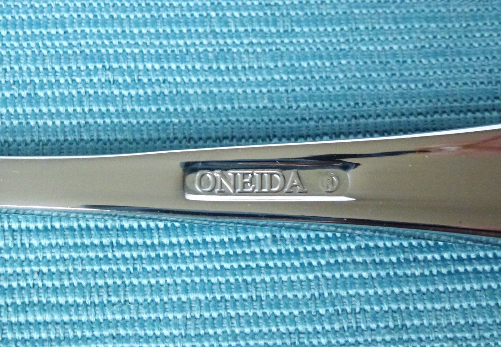 New Oneida ICARUS Glossy Set of 4 Teaspoons Stainless Flatware (5 7/8")