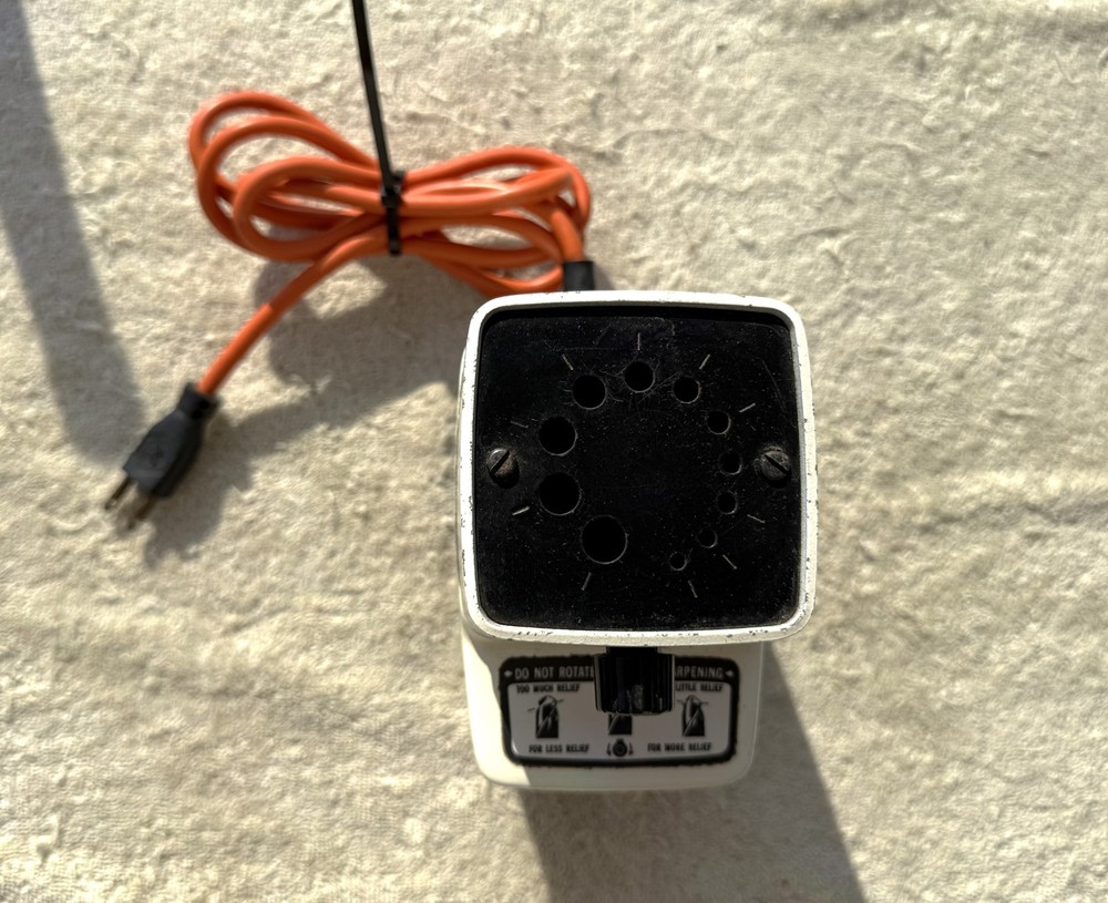 VINTAGE BLACK & DECKER DRILL BIT SHARPENER MODEL NO. 7980