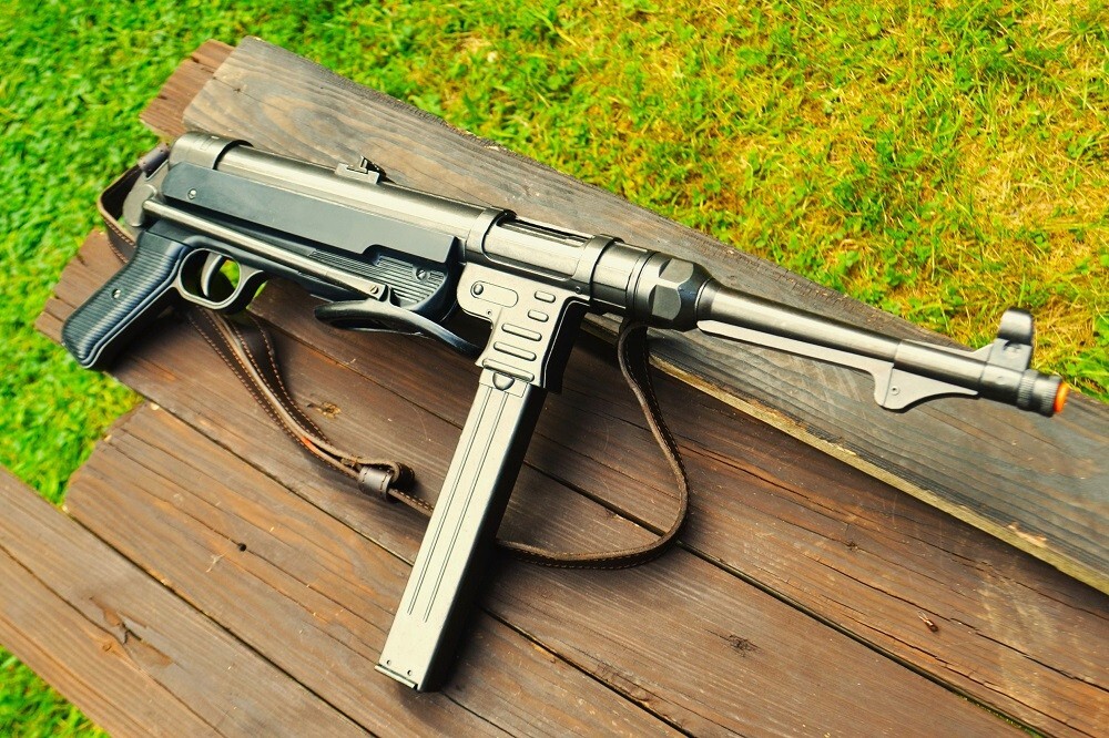 Non-Firing Denix Replica German MP40 Submachine Gun - Schmeisser - MP 40 - WWII
