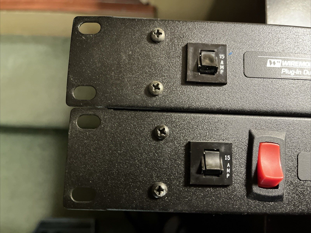 LOT (2) WIREMOLD LEGRAND J06B0BX J06B2B