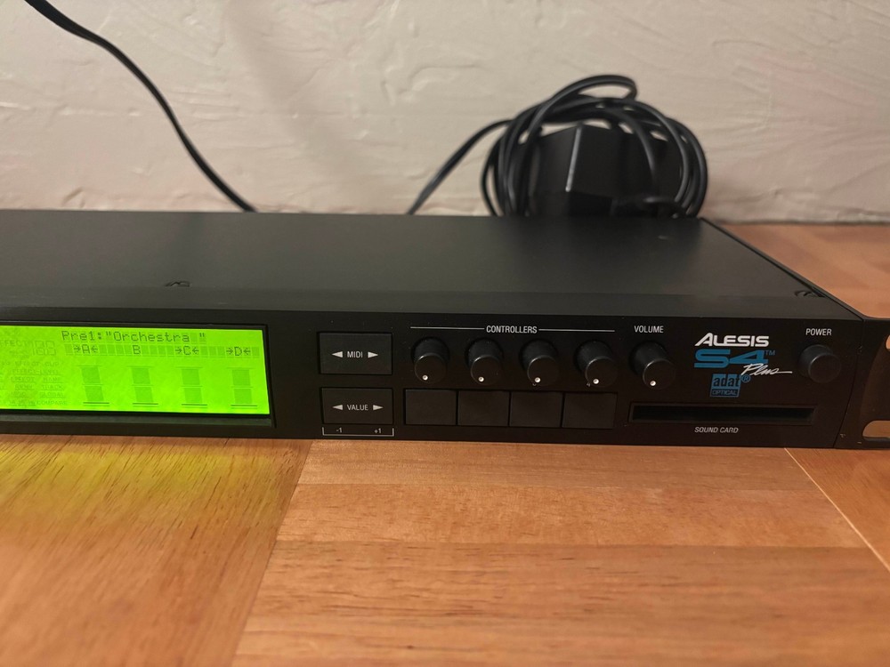 Alesis S4 Quadrasynth Plus 90's - Black