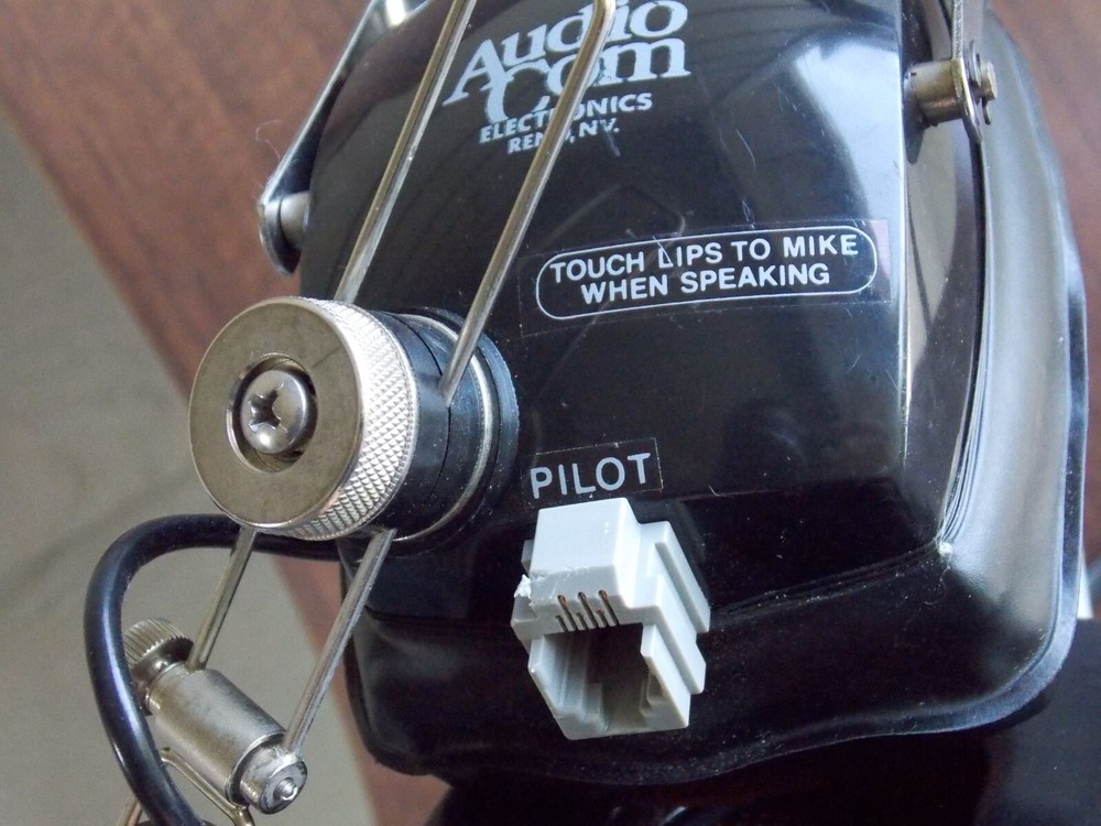 Aviation Communications Pilot’s Plane Flight Headset by Audiocom electronics