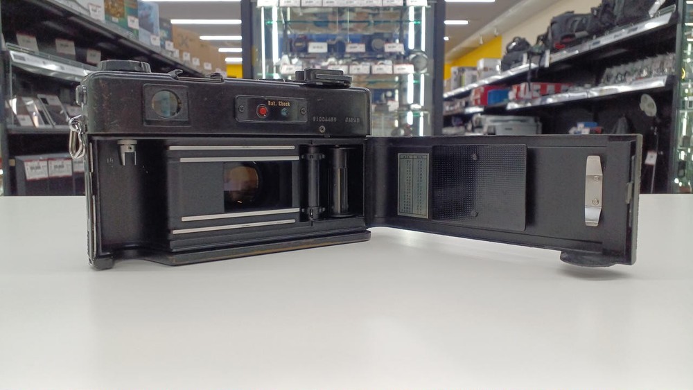 YASHICA ELECTRO35GT camera