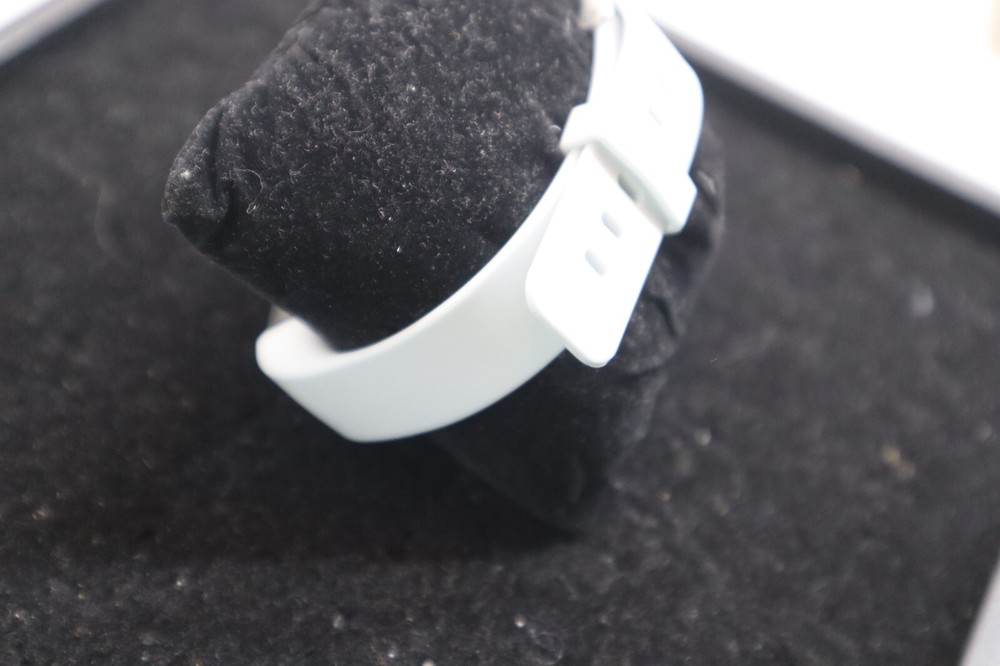 GRV FITNESS TRACKER - WHITE ***