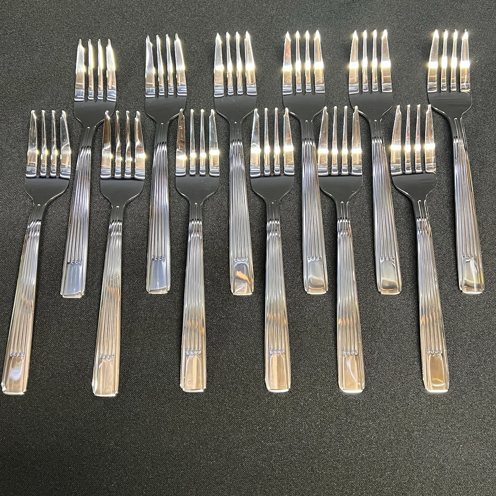 12-ct Heavy Weight 6¾" Salad/Dessert Fork • Varick Estate • 18/0 Stainless Steel