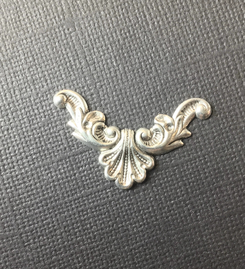 23614 - 4 Pc Victorian Corner Brass Finding Matte Silver Oxidized