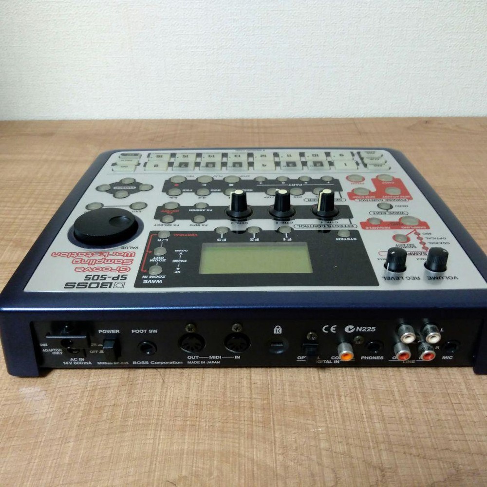 Roland SP-505 Groove Sampling Workstation Portable Linear Wave Sampler 44.1kHz