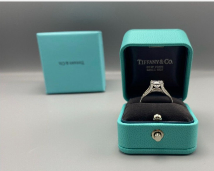 100% Authentic Tiffany & Co Engagement Ring Box + Outer Box+Ribbon