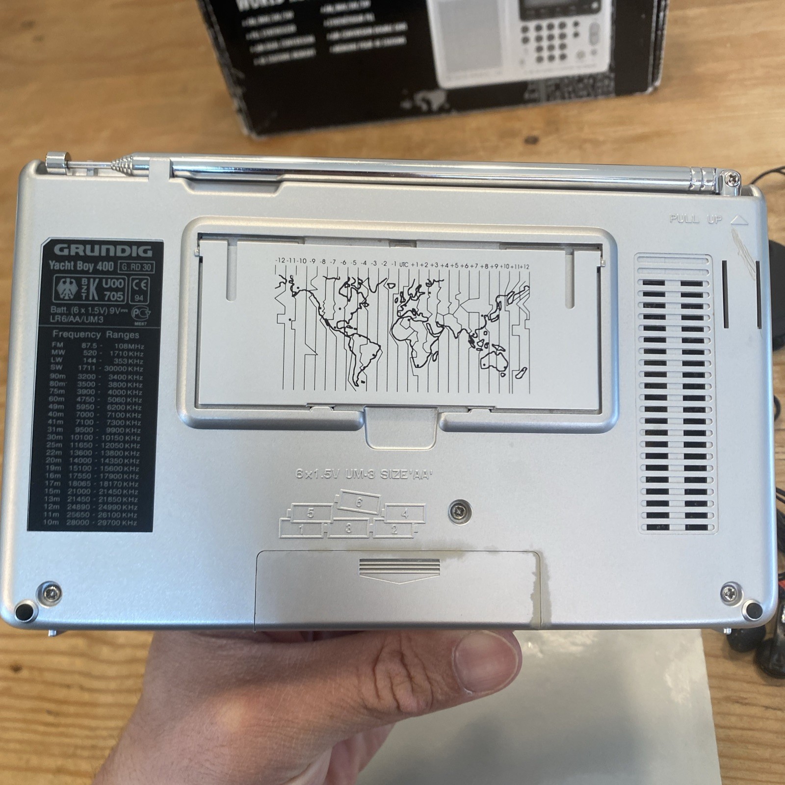 Grundig YB 400 PE World Receiver Radio w Box Case Manual AC Adapter Works