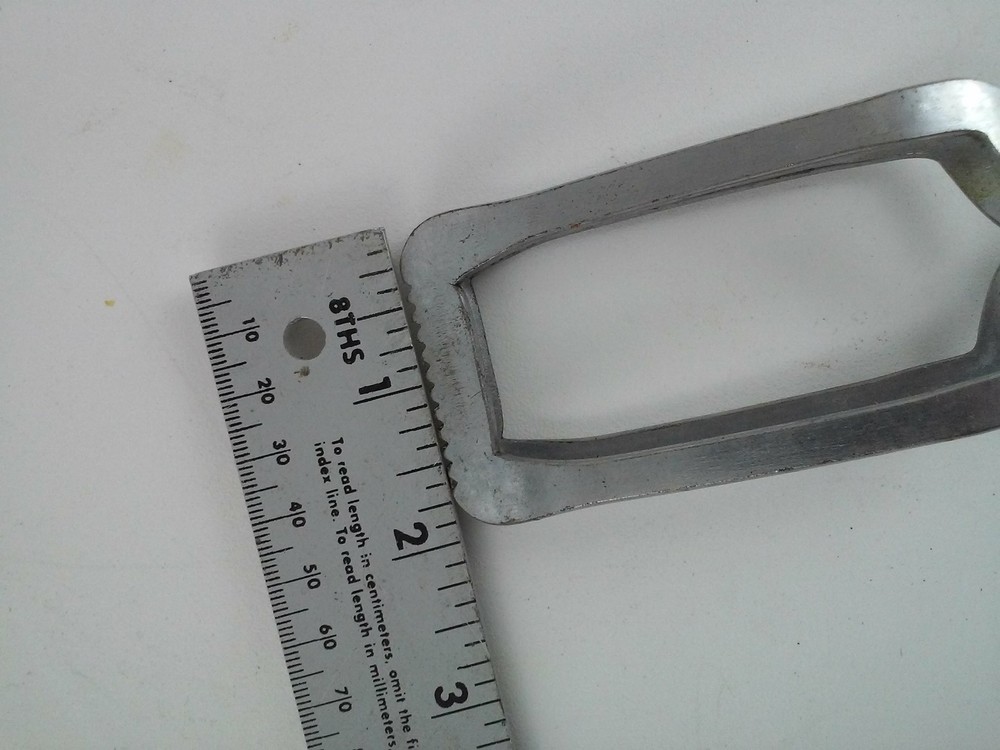 15-1/5-inches Rectangular Finger Hole Serrated Edges Tongs
