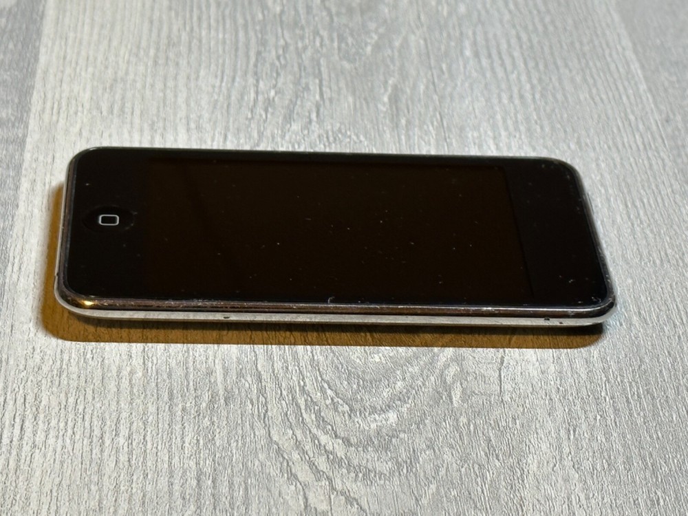 Apple iPod Touch 3rd Generation 32GB 64GB Black