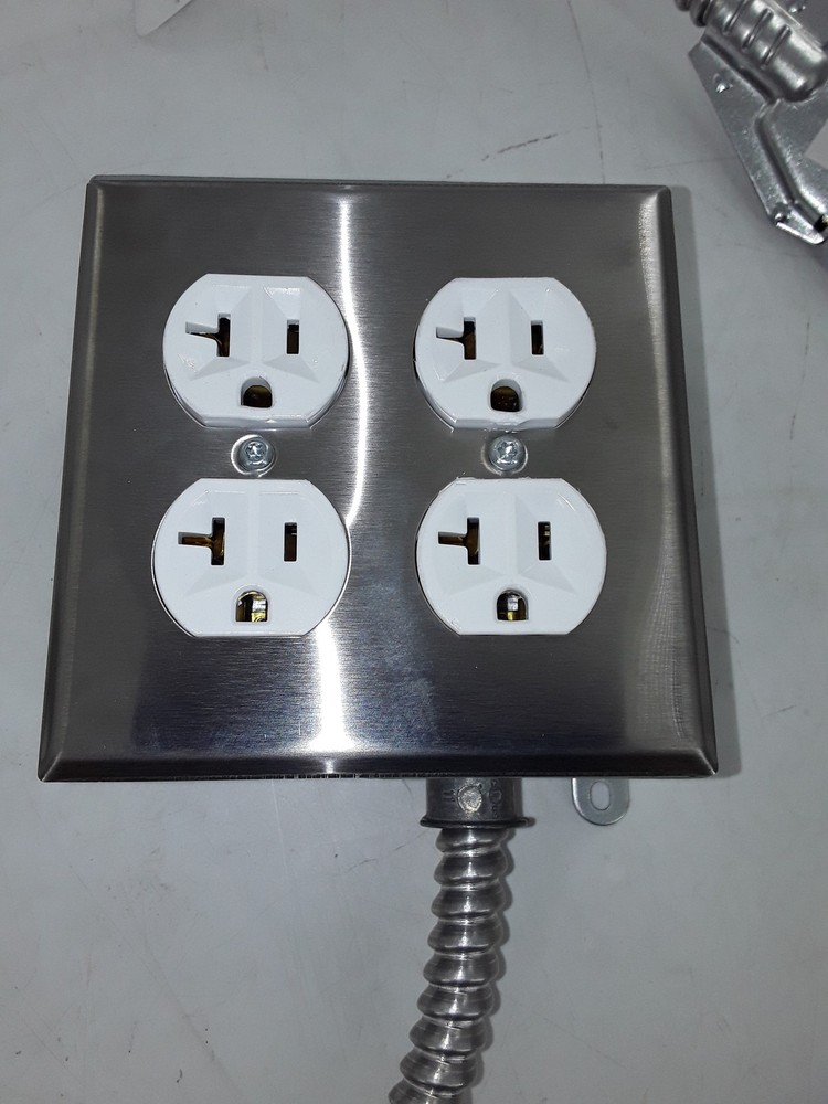 RELOC, 2MOA OD03 RE-Receptacles and a flexible conduit connection
