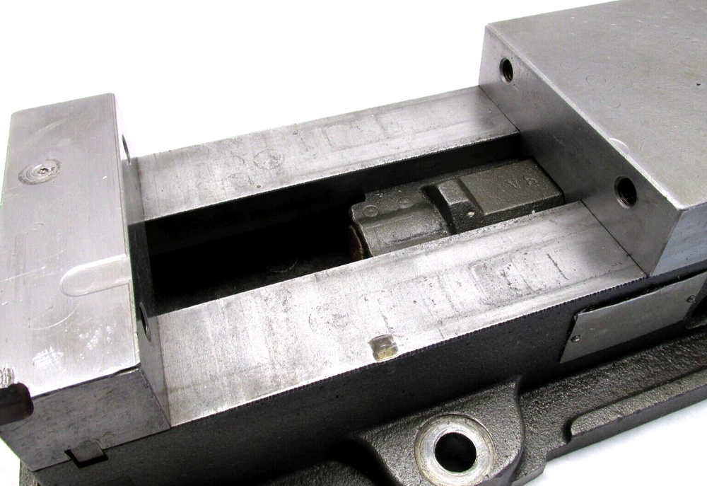 KURT ANGLOCK 6" MILLING MACHINE VISE - #D60