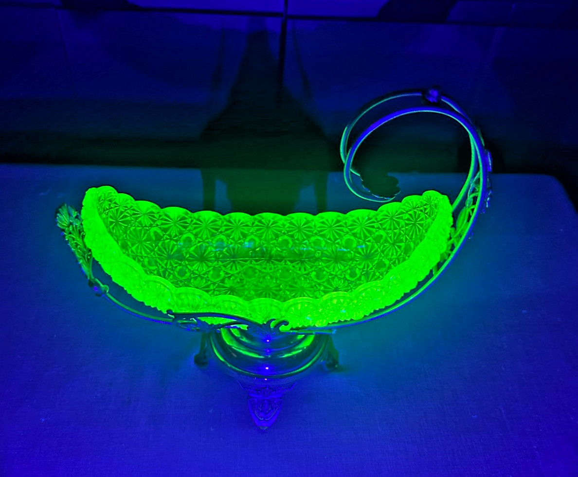 Antique Barbour Brothers Quadruple plate Castor Button & Bows Daisy Canoe Bowl