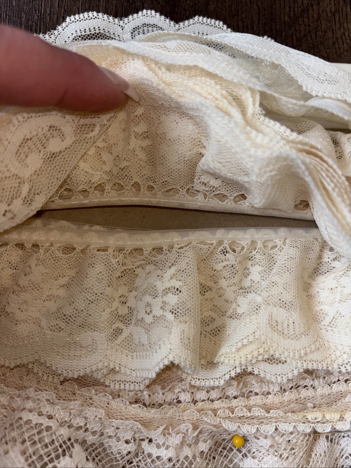 27 Yards Cream Off White Vintage Lace and Embroidery Crafts Sewing