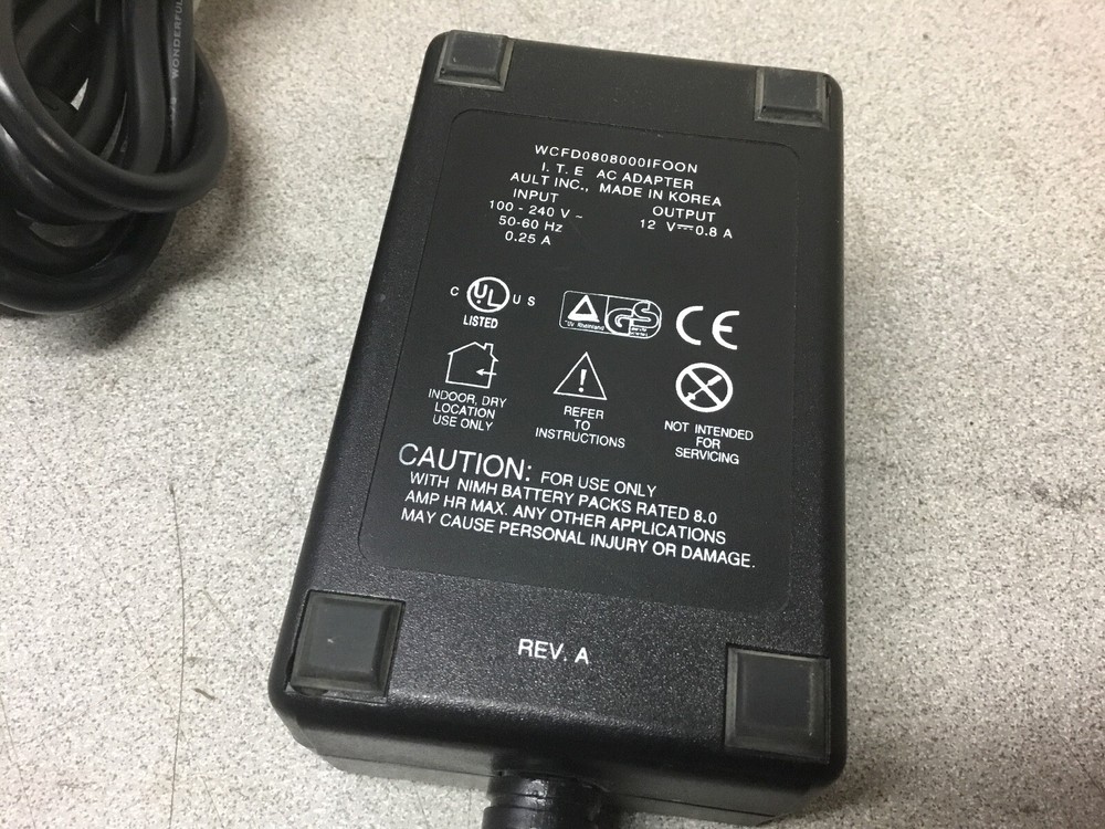 Spectra Precision Model 1043–4190 Battery Charger