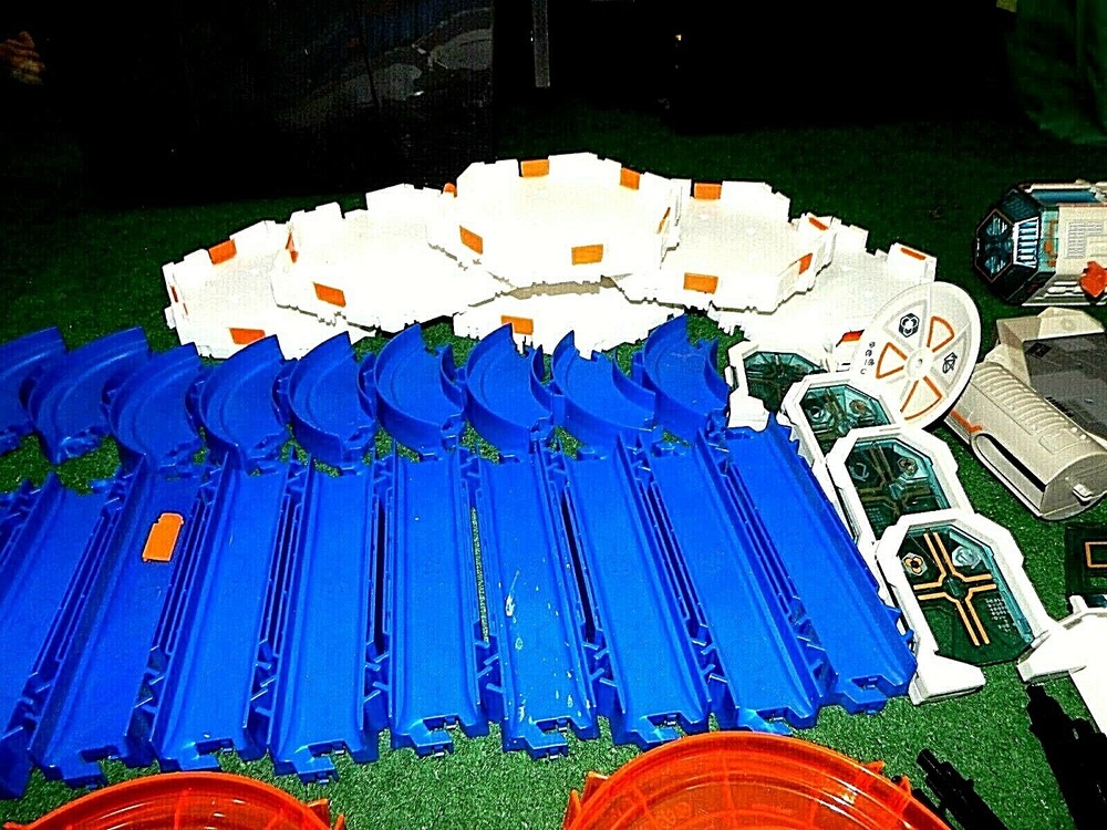 100+ Piece set Hex Bugs and more including RARE Hex Rocket