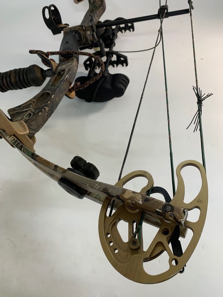 FRED BEAR ADVANTAGE HUNTER COMPOUND BOW w/ QUIVER! ~ 28" 70#