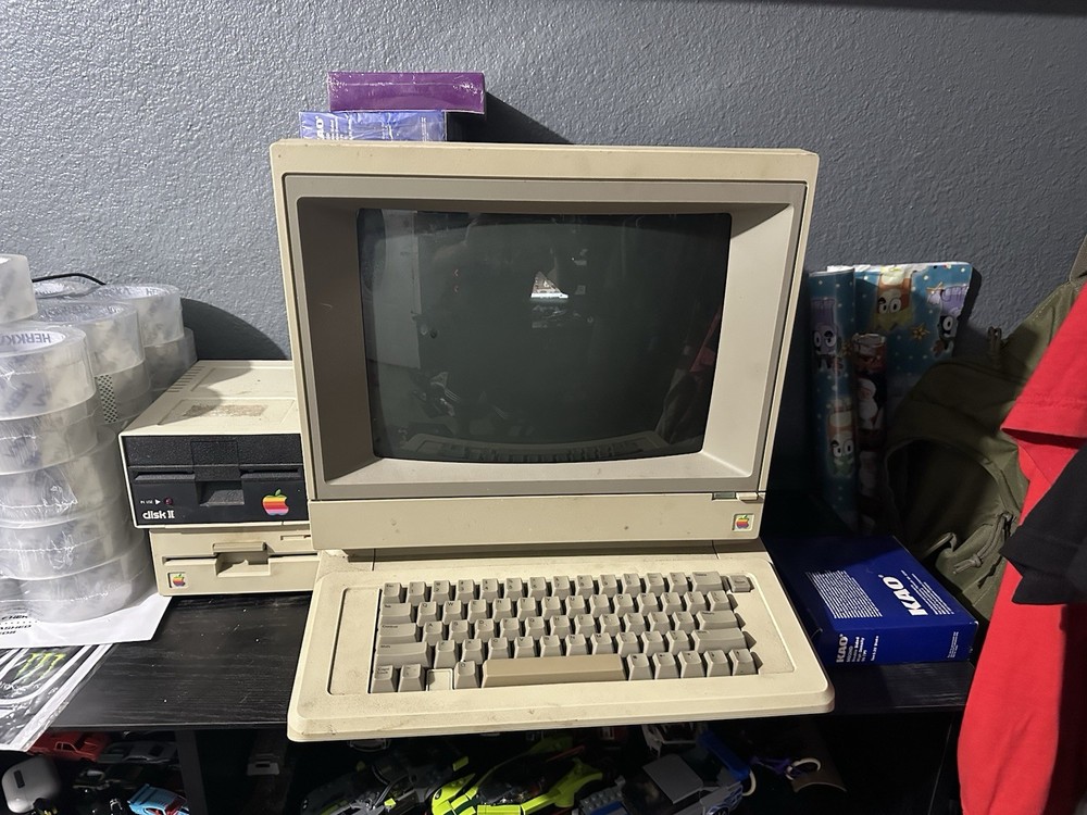 Apple 2e Vintage Desktop Computer