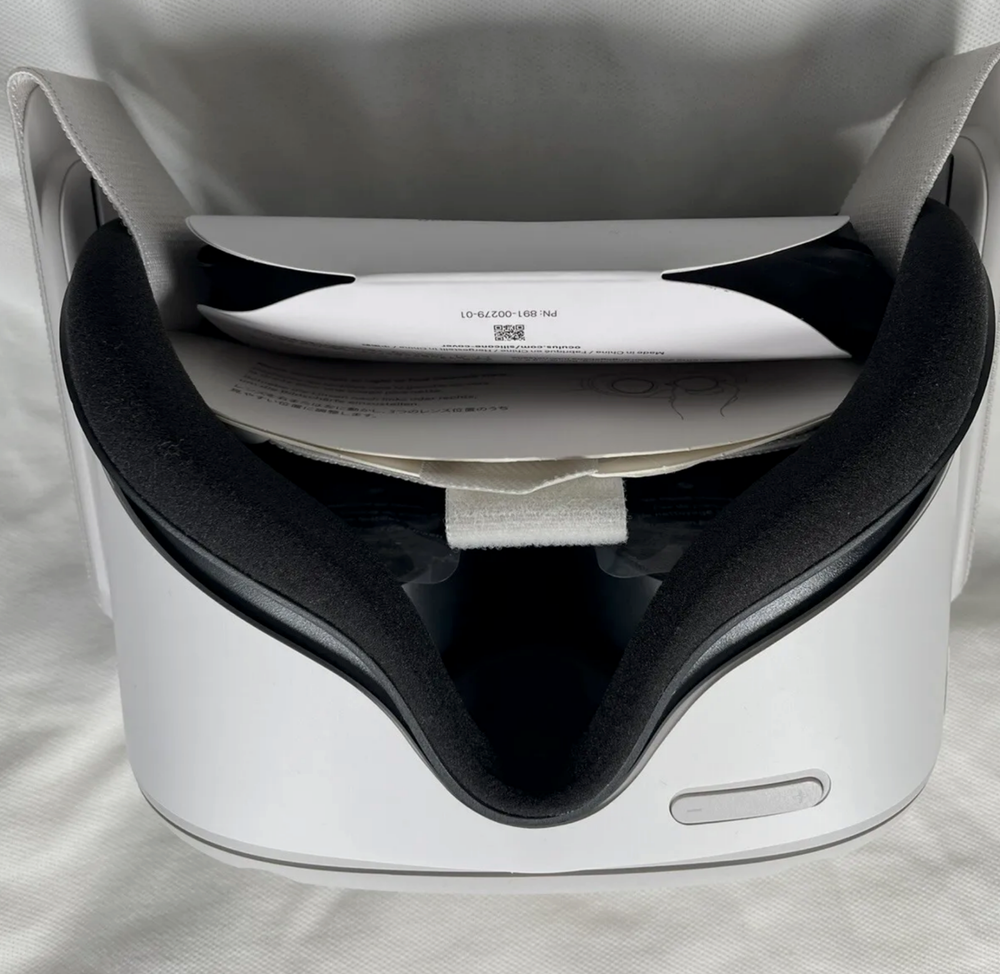 Oculus Quest 2 256GB All-in-one VR Headset - White Headset ONLY No Controllers