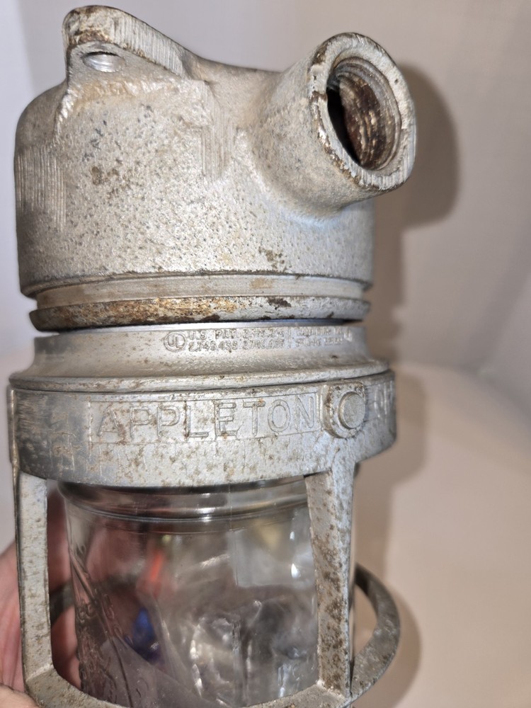 APPLETON FORM 100 EXPLOSION PROOF LIGHT W/ CAGE And GLOBE