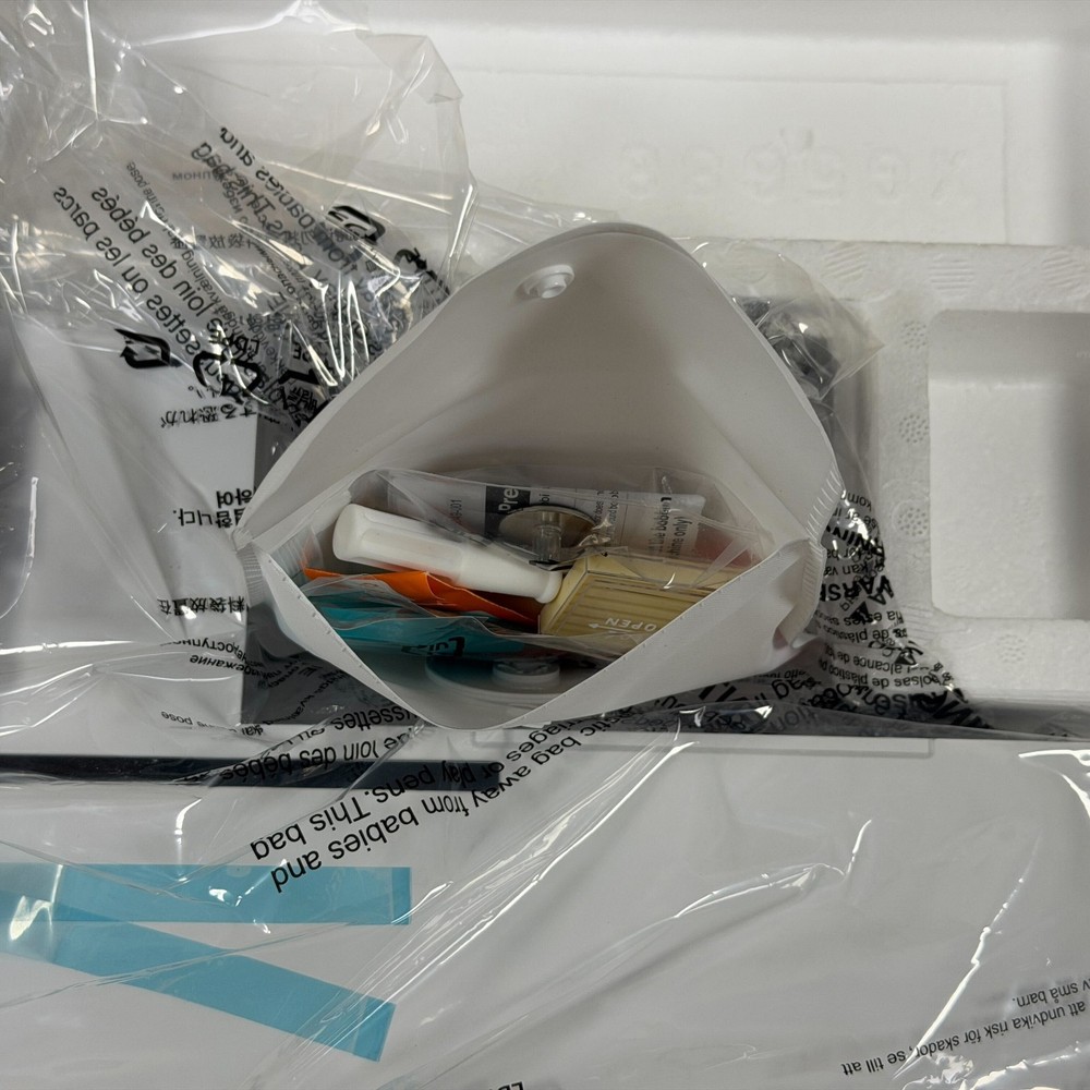 Brother SE2000 Computerized Sewing and Embroidery Machine Accessories Bundle