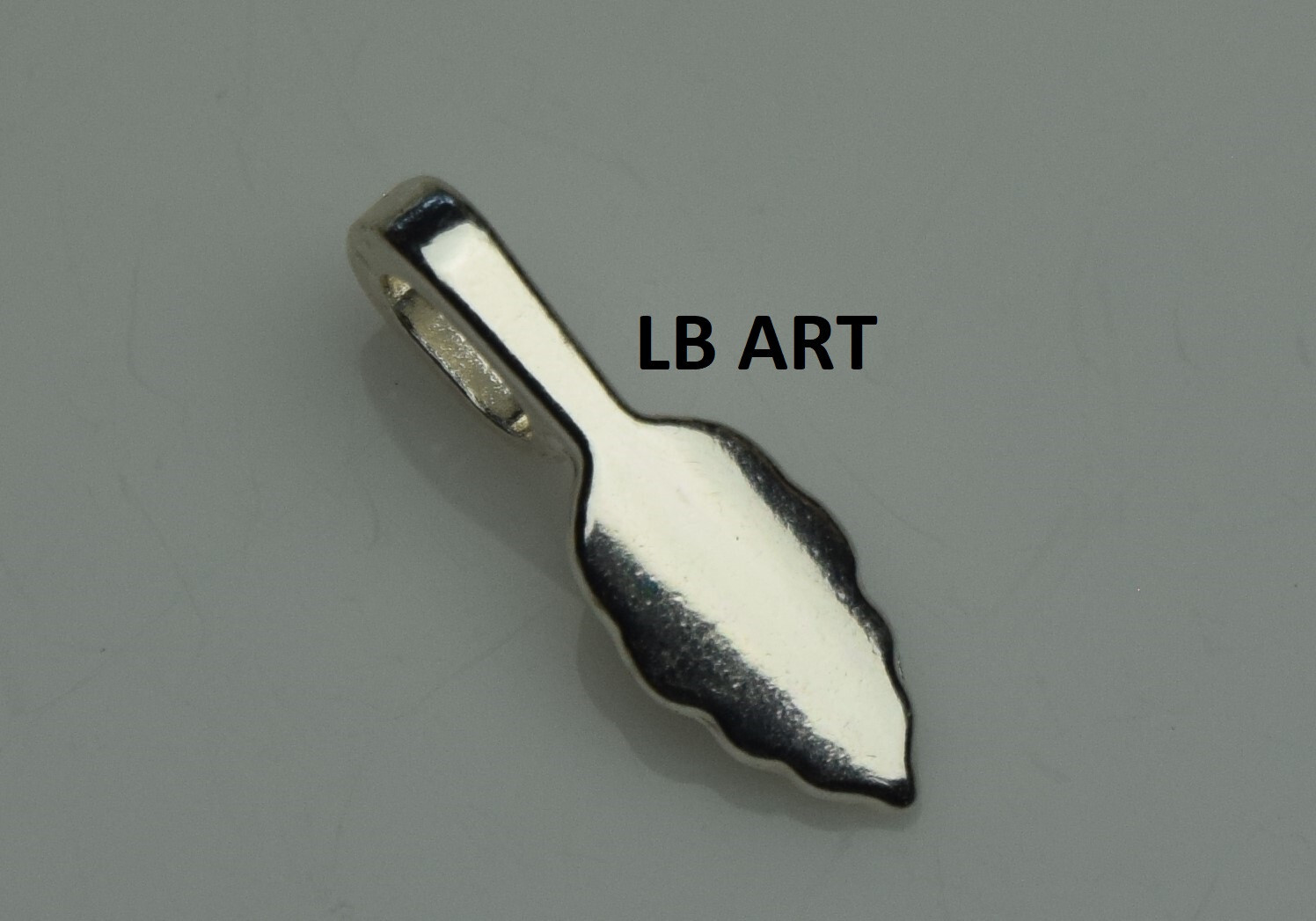 New Sealed pack of 25 AANRAKU Large Silver Plated Leaf Pendant Bails