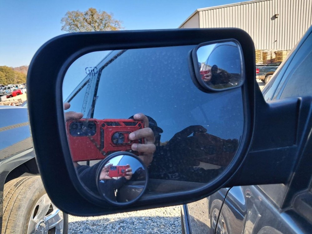 ARMADA 2010 Glove Box 4863353