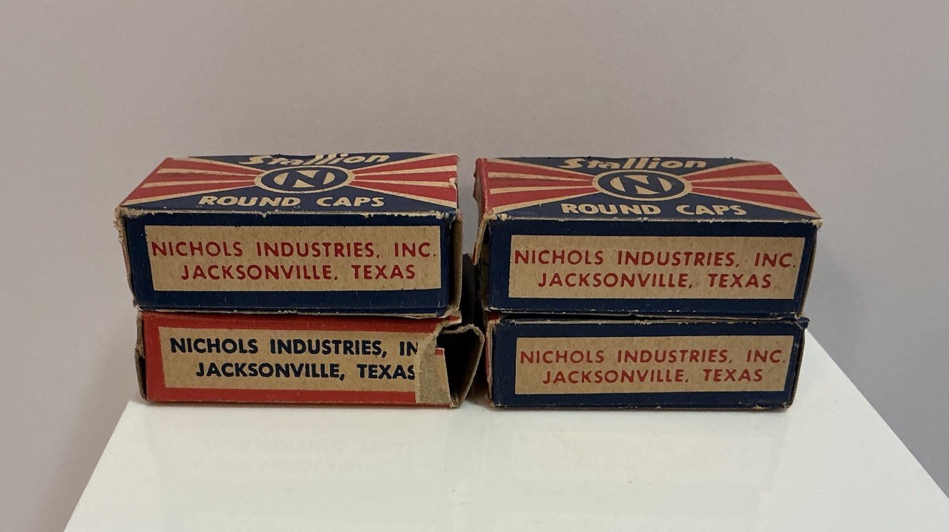 VINTAGE HUBLEY COLT 45 CAP GUN W/ 6 ORIGINAL BULLETS & 4 BOXES OF STALLION CAPS