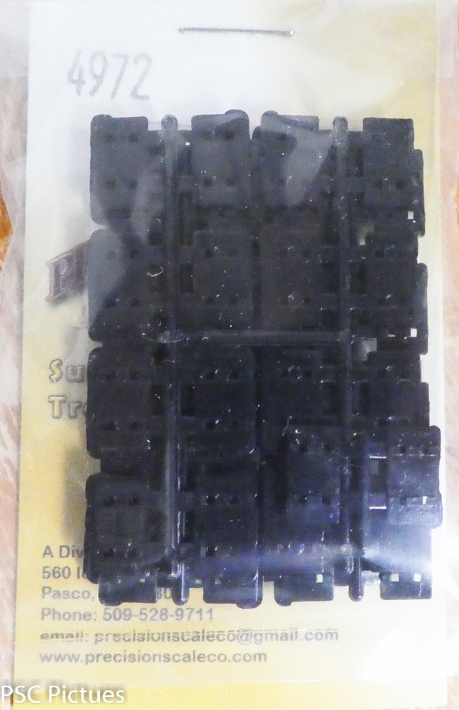 Precision Scale HO #4972 Tie Plates, Code 172, Delrin (50pcs)