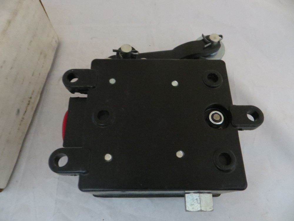 REES 01752-100 MACHINE LIMIT SWITCH RIGHT HAND