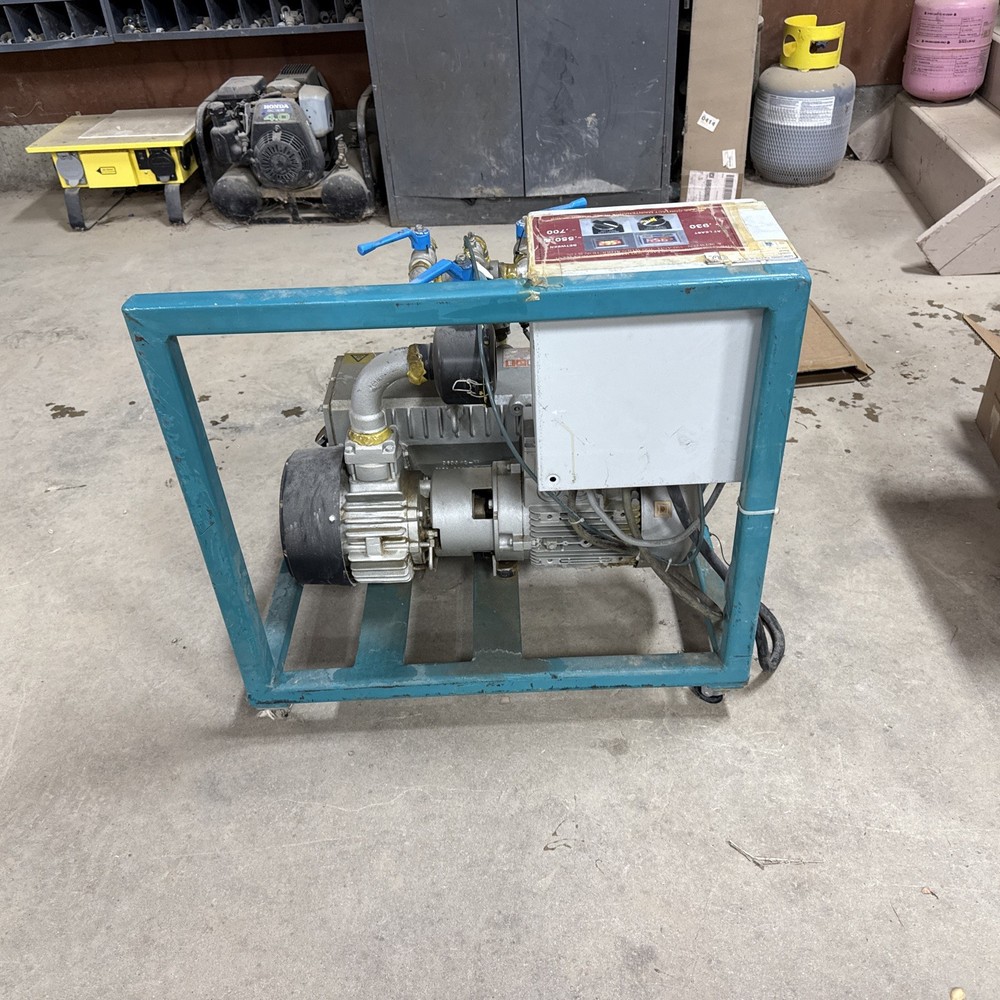 Busch, Inc. RA0063 E Rotary Vane Vacuum Pump
