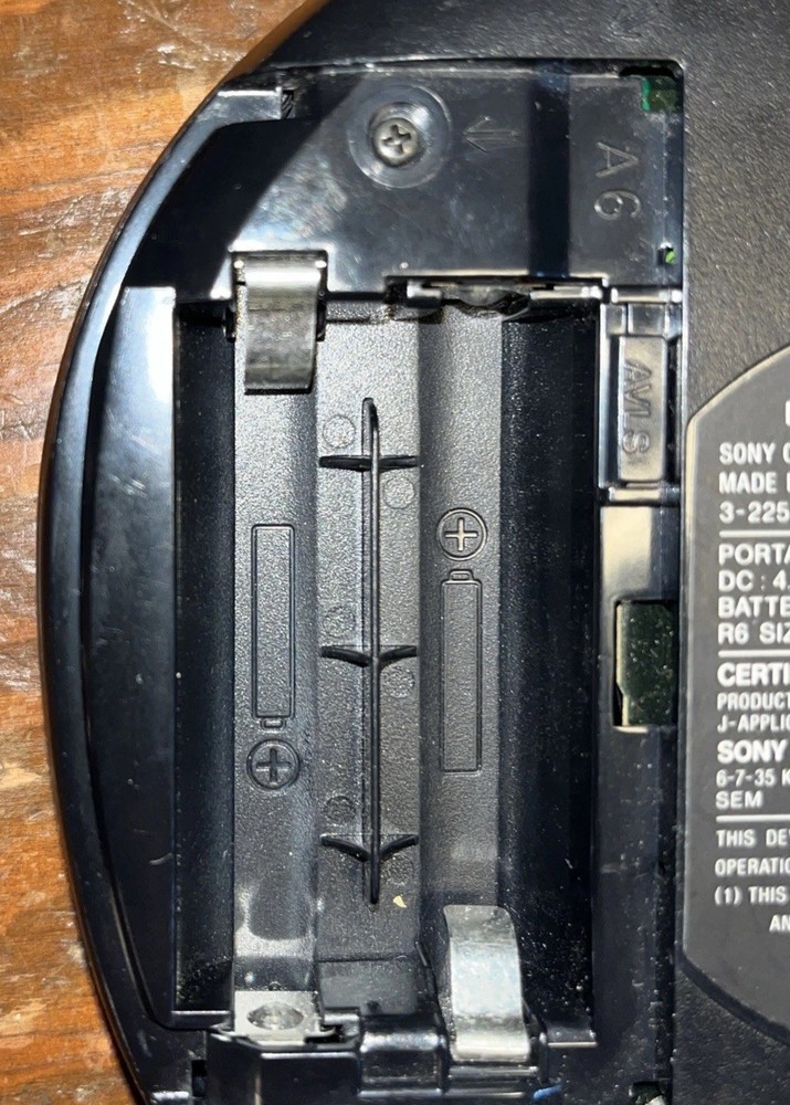 Working Sony WalkMan D-EJ626CK Portable CD Player MISSING BATTERY COVER