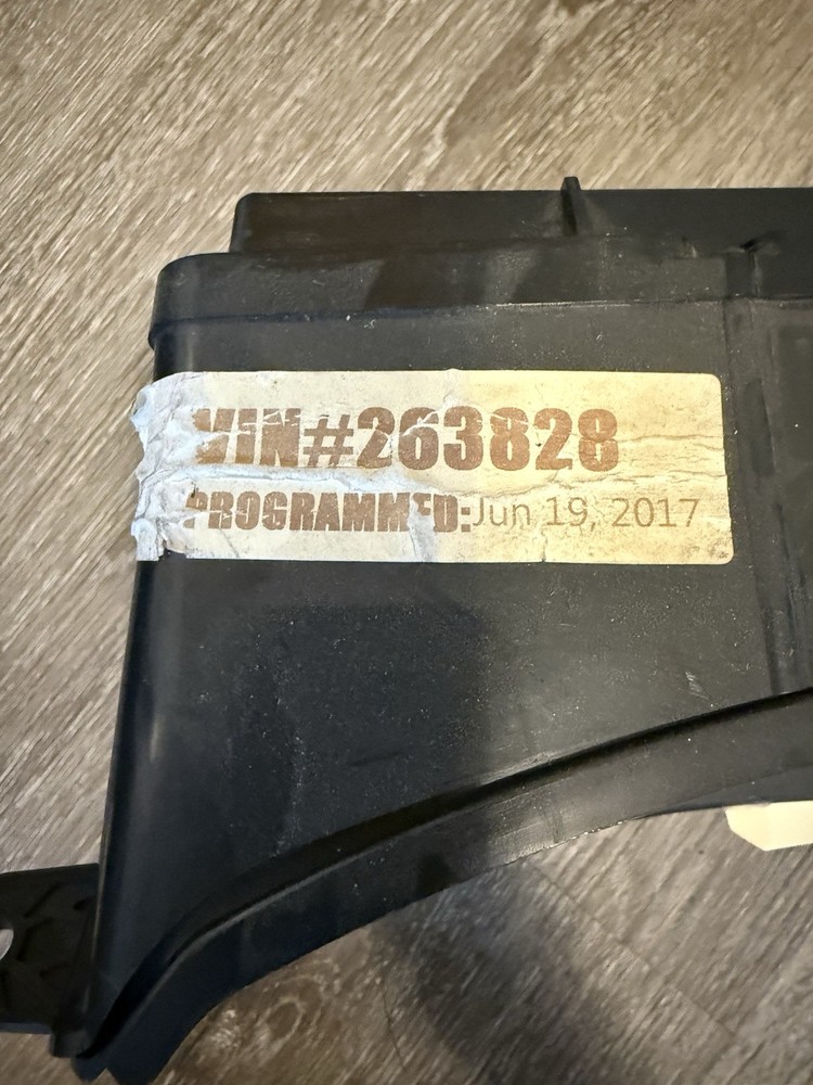 VOLVO VNL DASH GAUGE PANEL CLUSTER 22805590