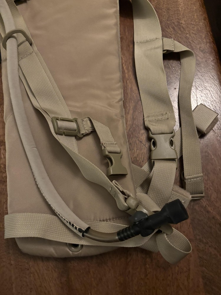 CamelBak Maximum Gear Hydration Pack Desert Camo Cordura Tactical Backpack