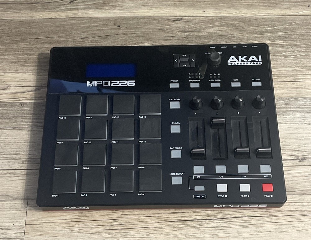 Akai Professional MPD226 USB MIDI Pad Controller