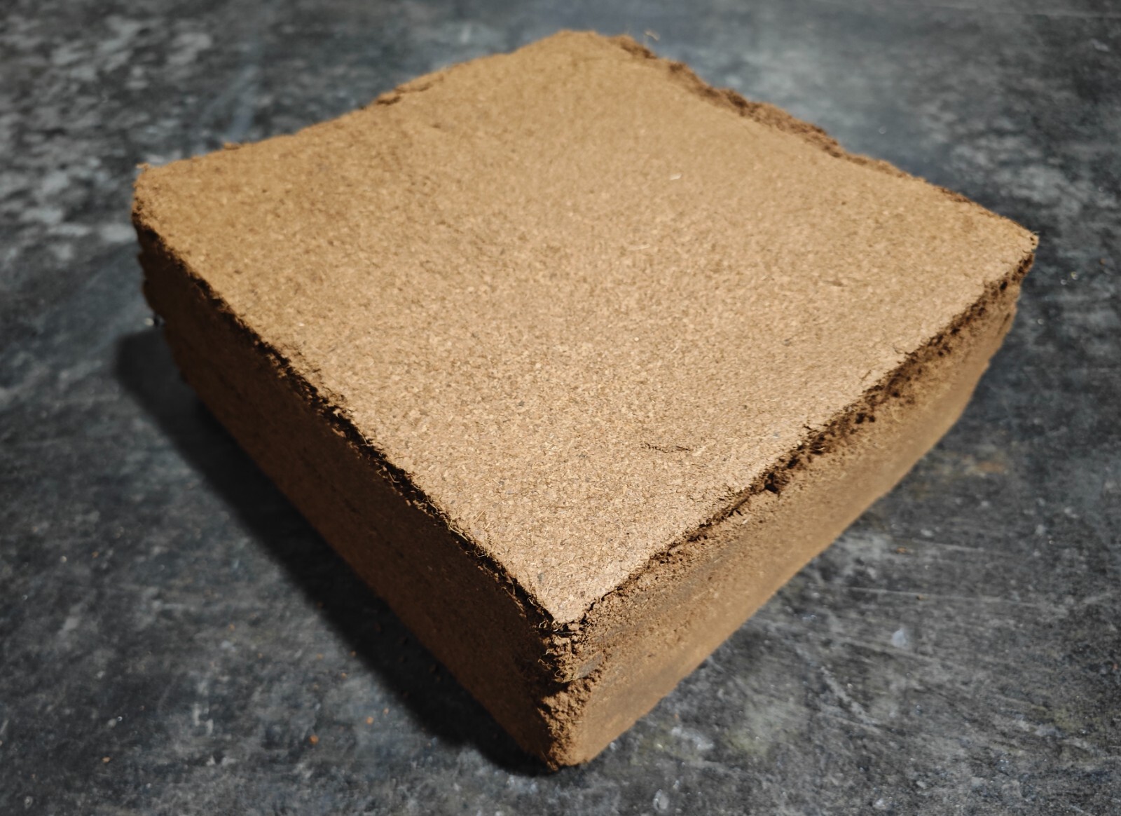 Organic Coco Peat 4.5 Kg/10 Lbs Block, Expands to 15 Gallons, Low EC, Ph Neutral