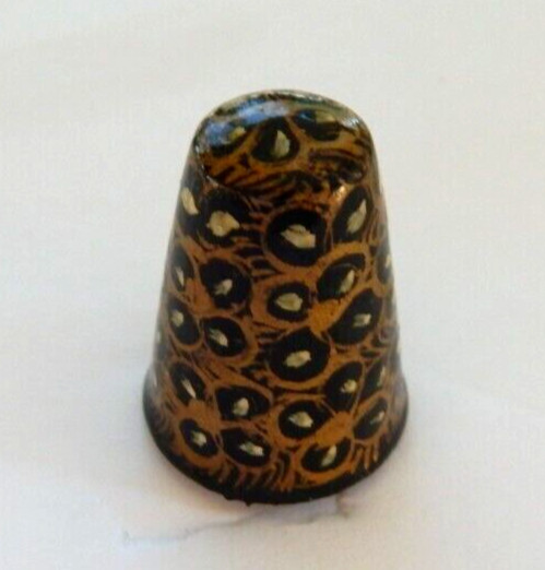 VINTAGE THIMBLE BLACK LACQUER WOODEN LEOPARD/CHEETAH