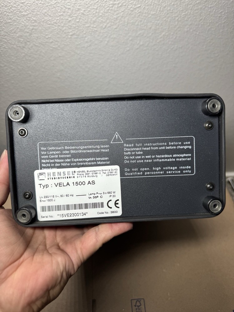 Hensel Vela AS 1500 Watt Flash Generator Power Pack Three Flash Output